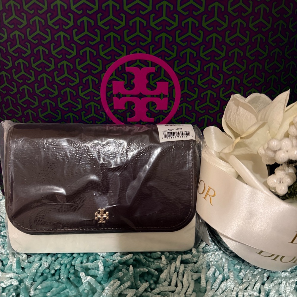 Authentic Tory Burch Emerson Crinkle Chain Patent Leather Crossbody - Picture 7 of 7